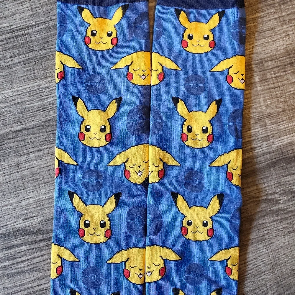 🍒🍒 Pokémon: Pikachu Crew Socks